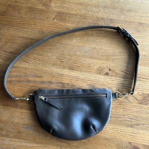 Abby Alley Sling Bag (olive)